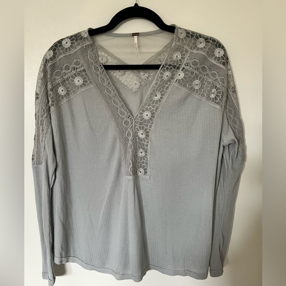 Free People long sleeve - Picture 1 of 3